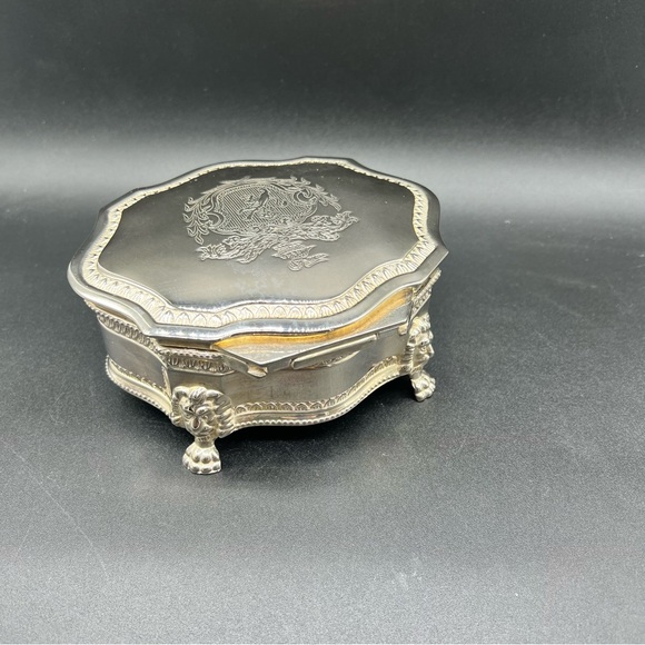 Vintage Lion Crest Jewelry Box w/Lion Claw Feet international Silver Co. Stamped - Picture 4 of 14